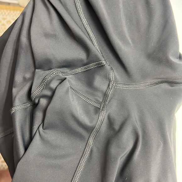 Fast and Free High-Rise Tight &
25" Pockets - Picture 3 of 4